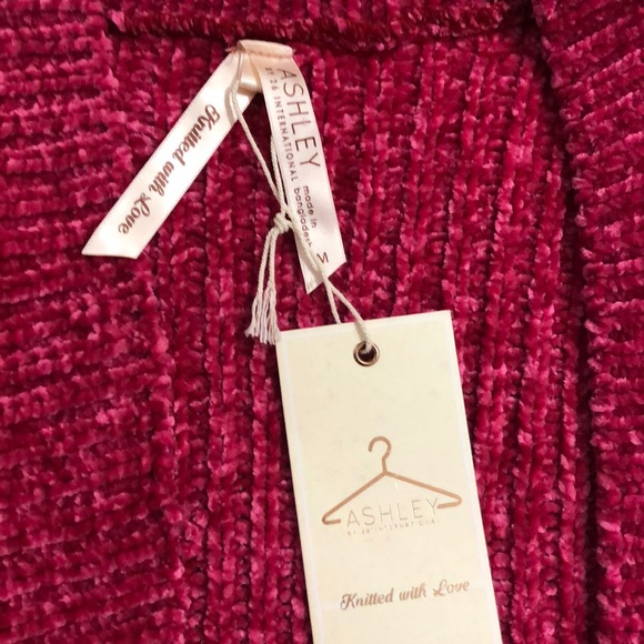 Knitted cozy pink sweater. NWT. - Picture 3 of 4